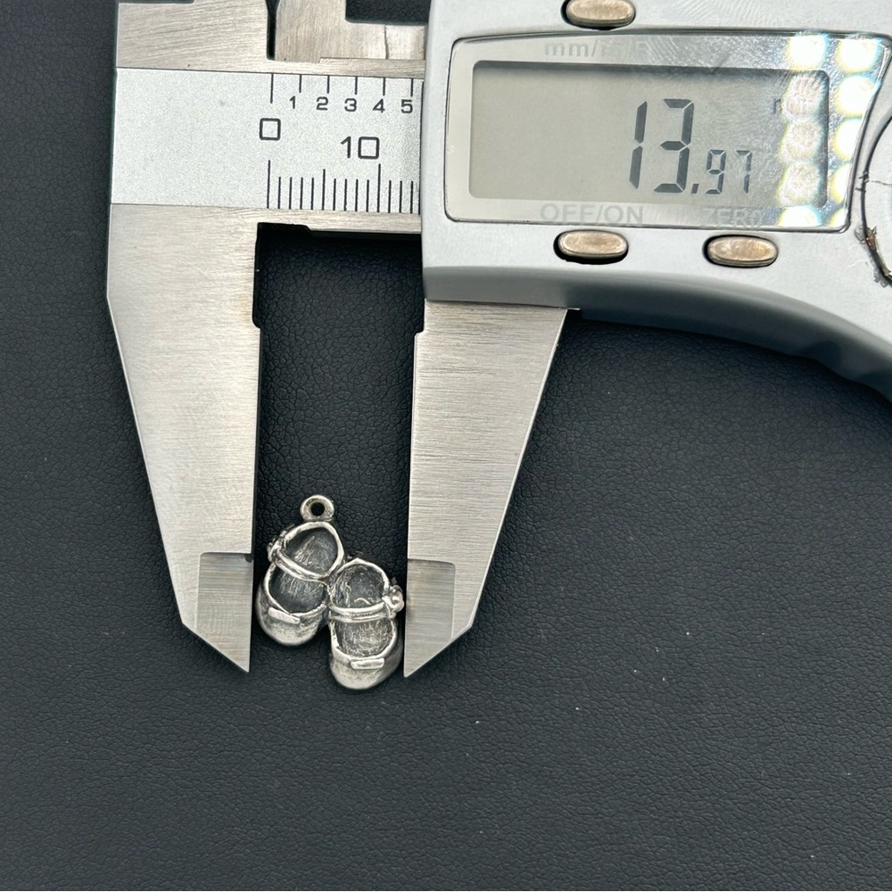 Avery Silver Baby Shoe Charm - Picture 5 of 5